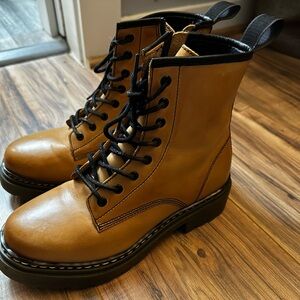 Women’s Leather Lace-Up Boots